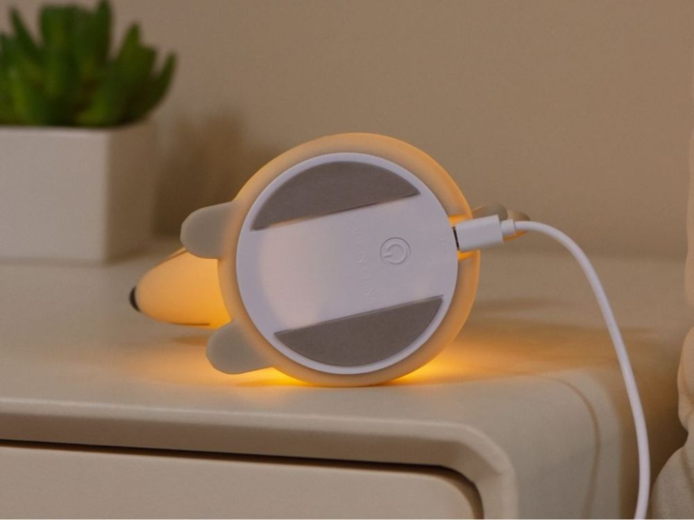 Punjenje dječje lampe putem USB-C priključka za maksimalnu sigurnost