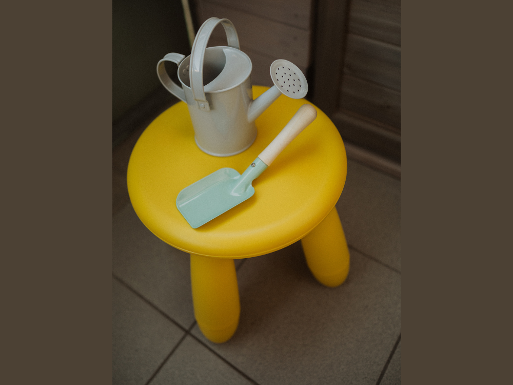 Kanta za zaljevanje za djecu s malom lopatom